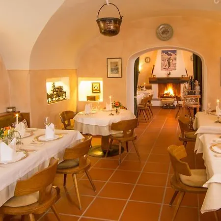 Der Erlhof Restaurant & Hotell