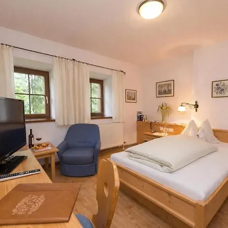 Der Erlhof Restaurant & 호텔 3*
