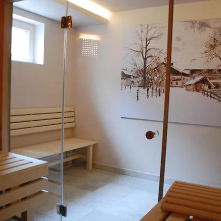 Der Erlhof Restaurant & Hotell 3*