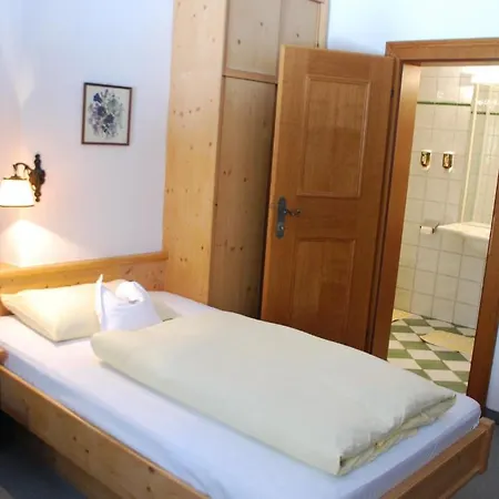 Hotel Der Erlhof Restaurant & Landhotel 3*