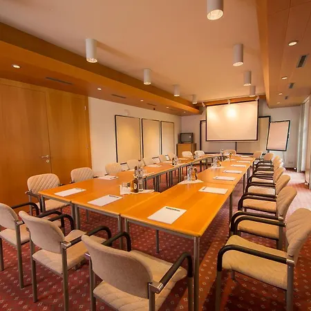 Der Erlhof Restaurant & 3* 젤암제