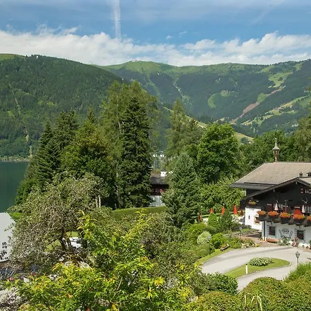 Der Erlhof Restaurant & Hotell 3*